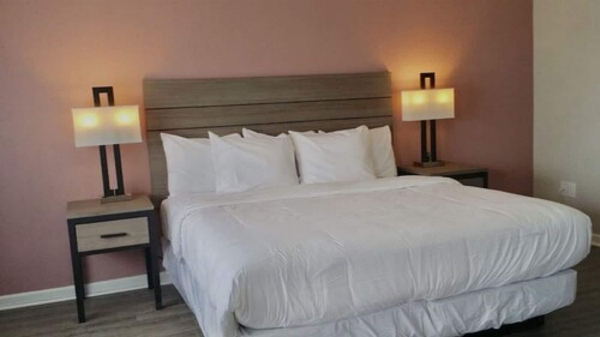 אבילן Econo Lodge Inn & Suites מראה חיצוני תמונה
