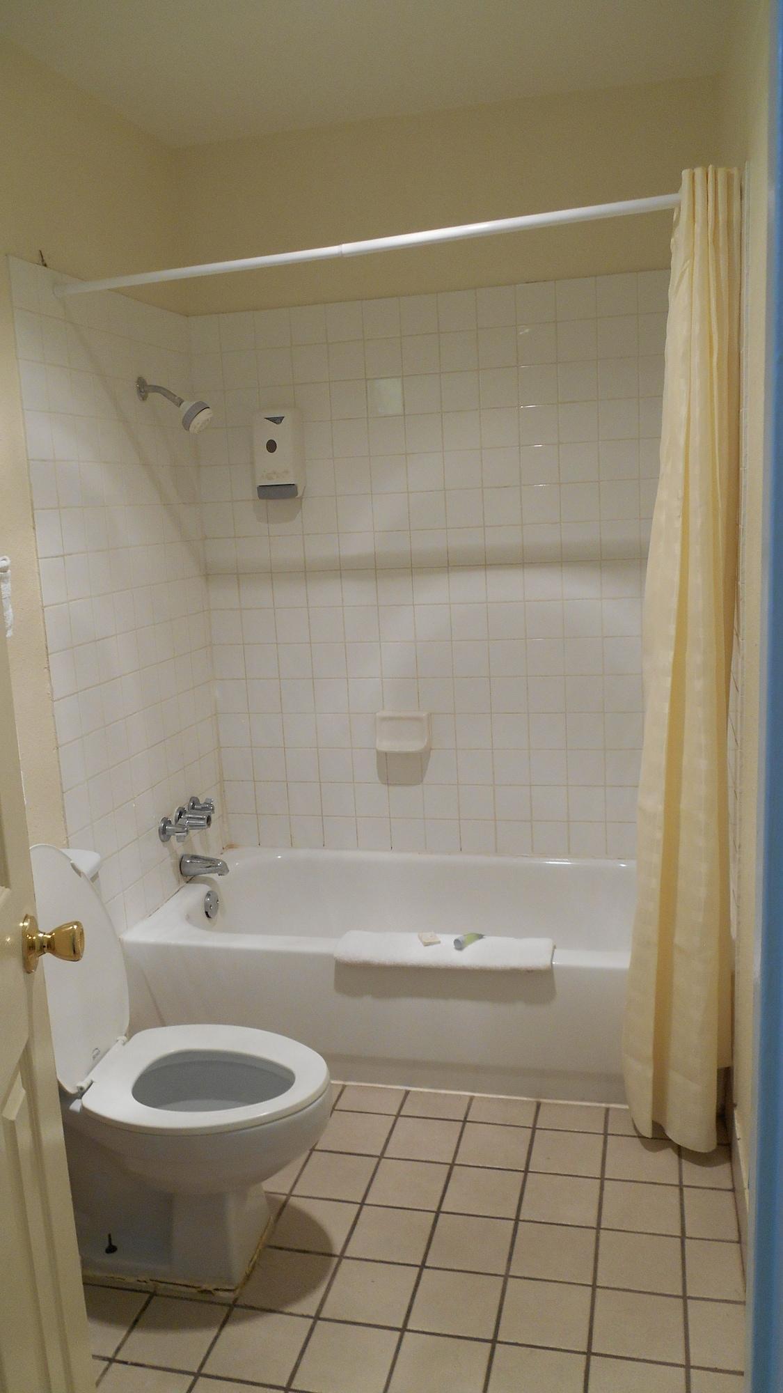 אבילן Econo Lodge Inn & Suites מראה חיצוני תמונה