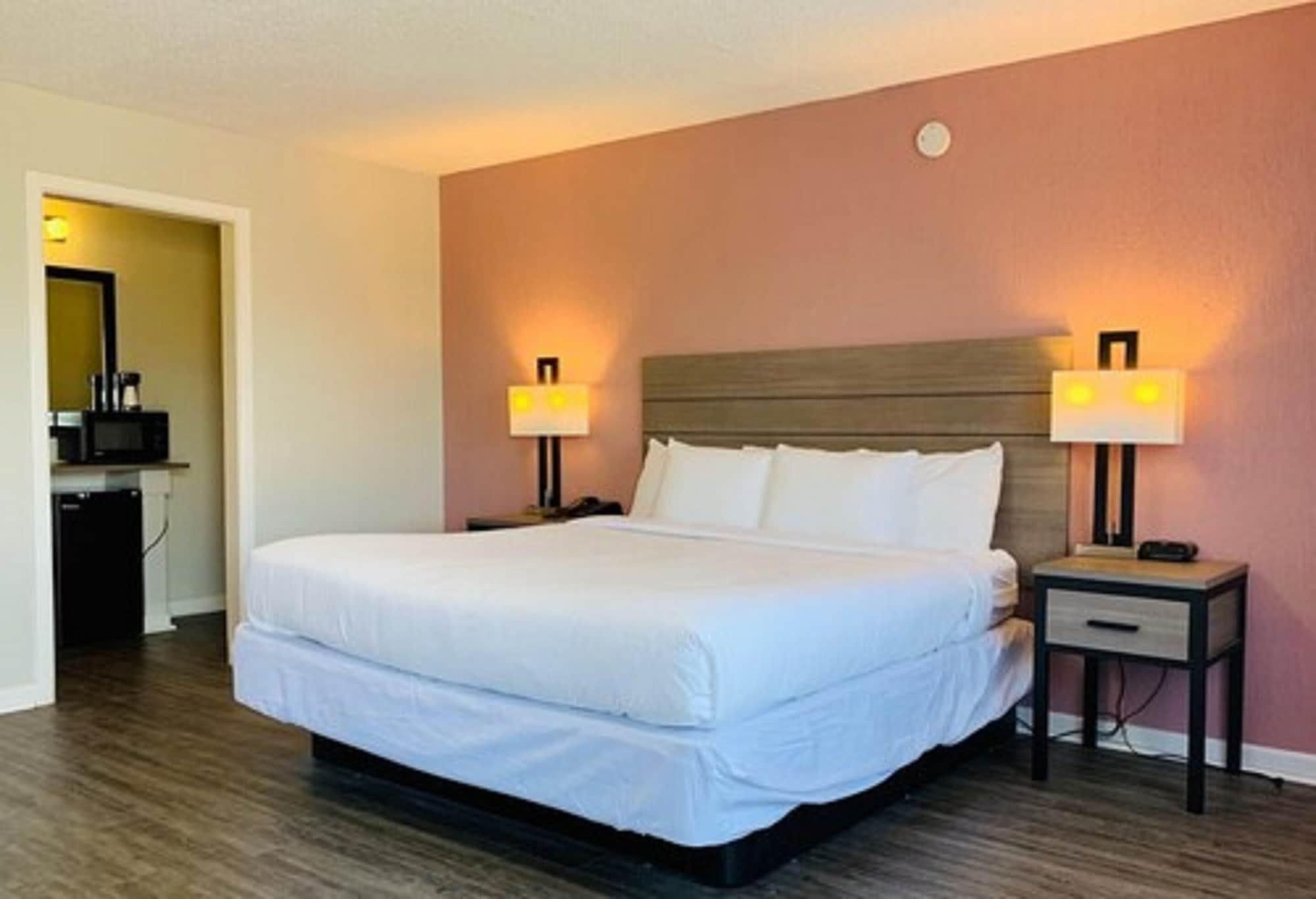 אבילן Econo Lodge Inn & Suites מראה חיצוני תמונה