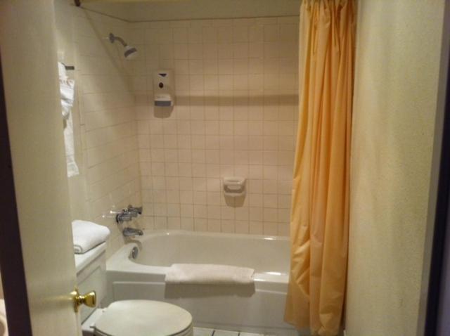 אבילן Econo Lodge Inn & Suites מראה חיצוני תמונה