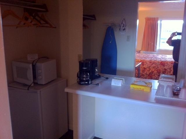 אבילן Econo Lodge Inn & Suites מראה חיצוני תמונה